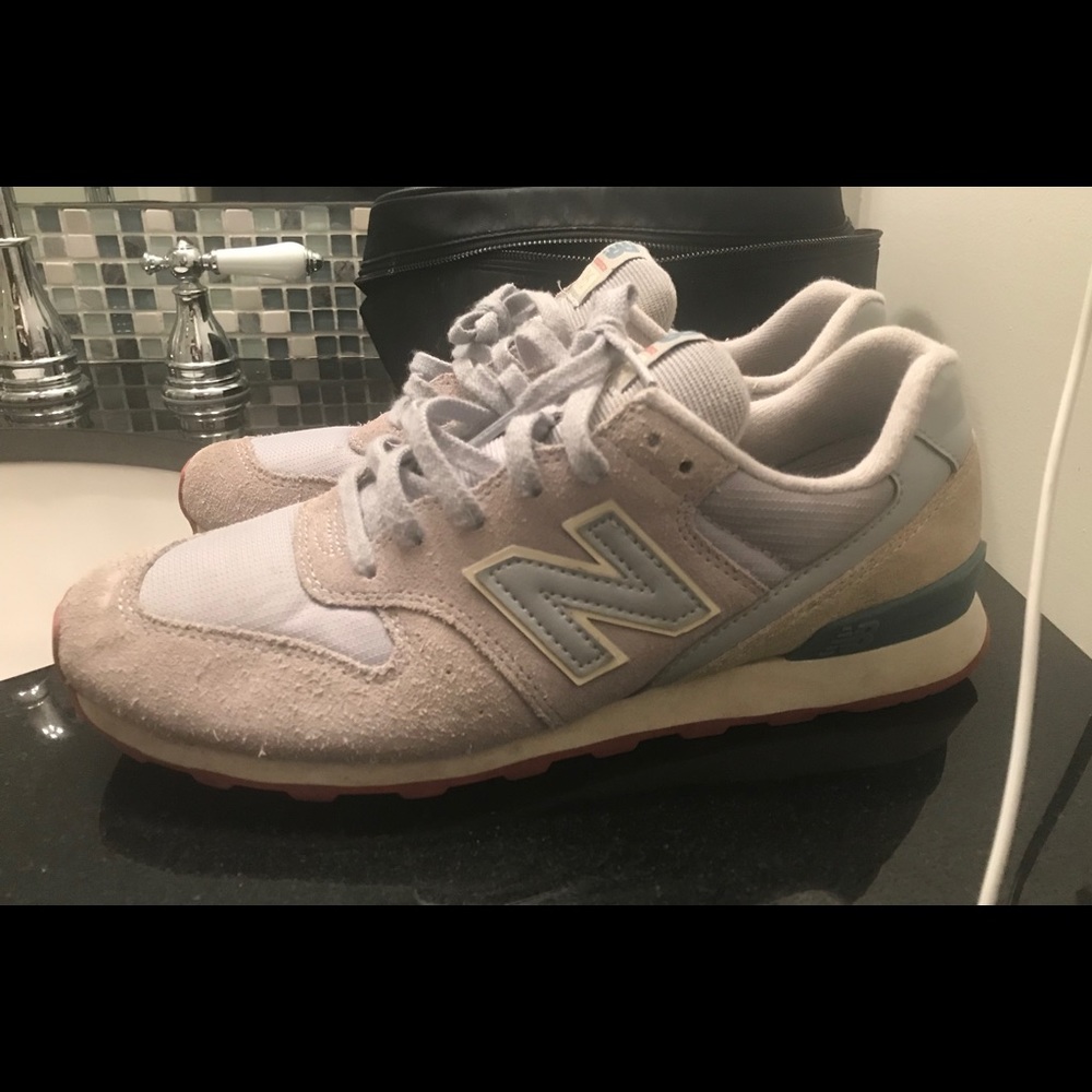New Balance 696